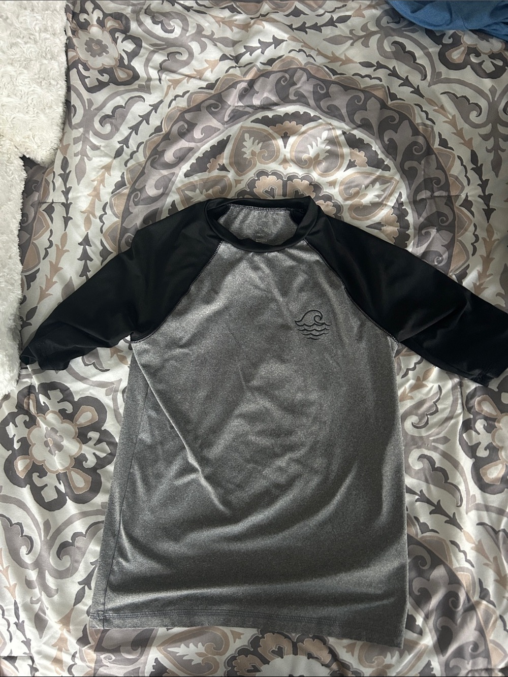 Art class Gray & Black Raglan Swim Shirt with Wave Logo size large 12/14